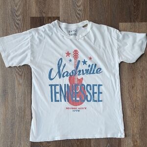Womens Size Small Nashville Graphic Tee